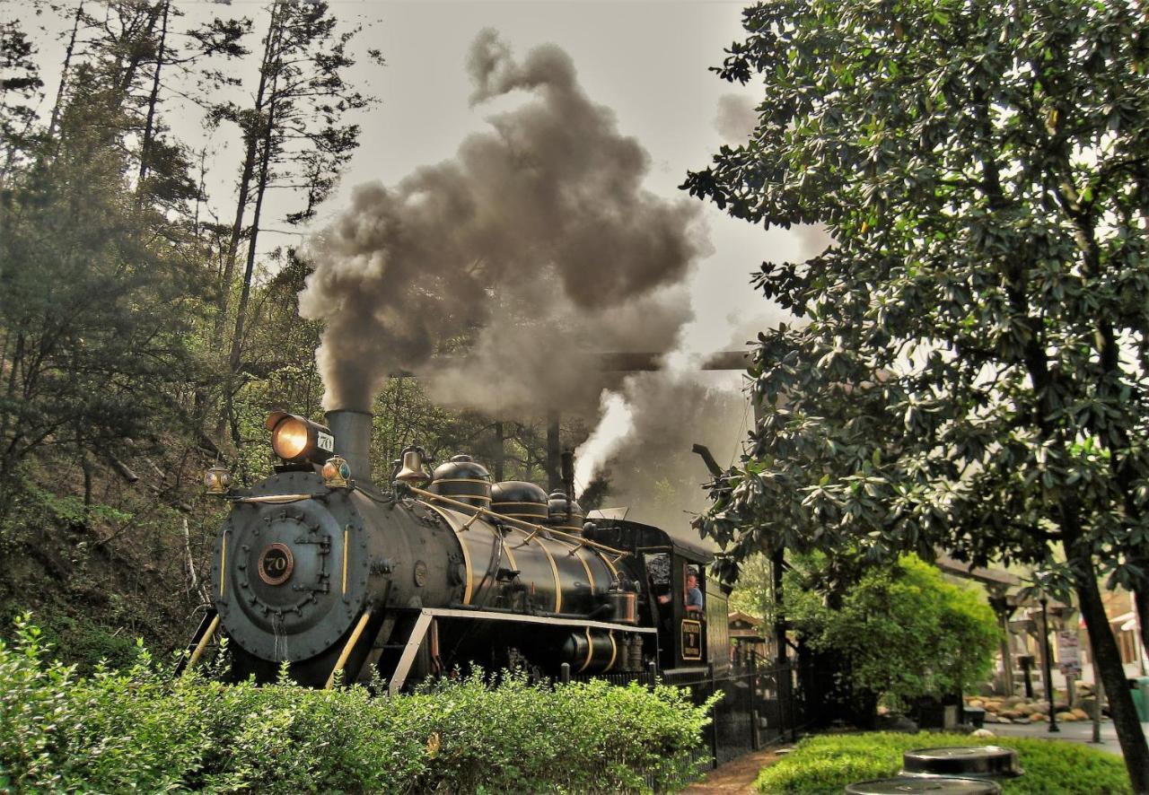 Ober Hideaway, Hot Tub, Wifi, 1089 Free Tickets Each Paid Day, Dollywood And More Gatlinburg Luaran gambar