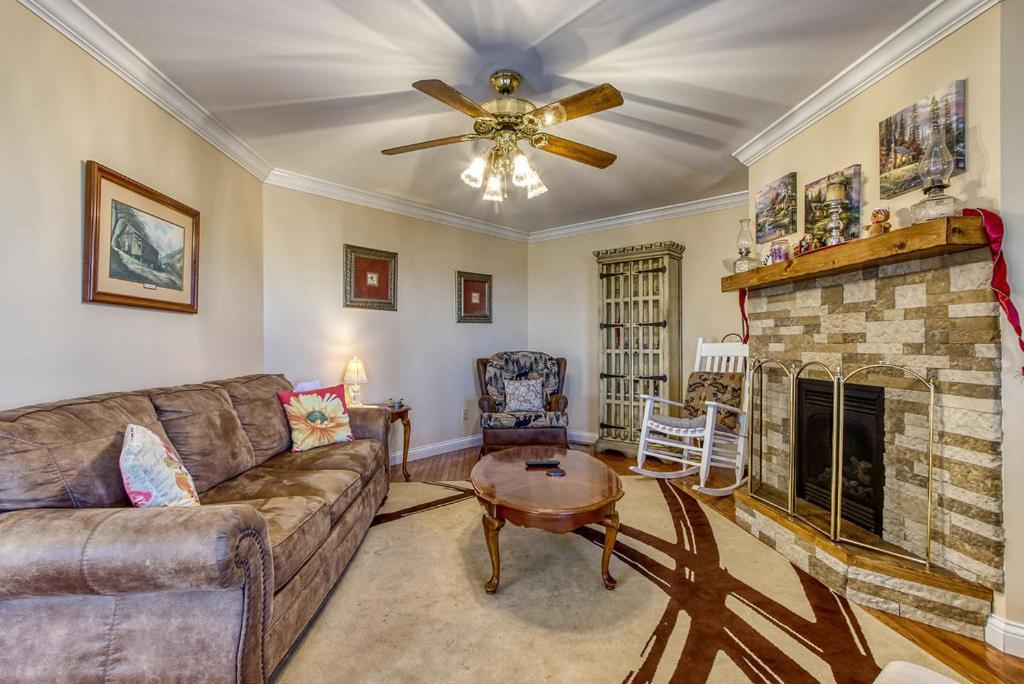 Ober Hideaway, Hot Tub, Wifi, 1089 Free Tickets Each Paid Day, Dollywood And More Gatlinburg Luaran gambar